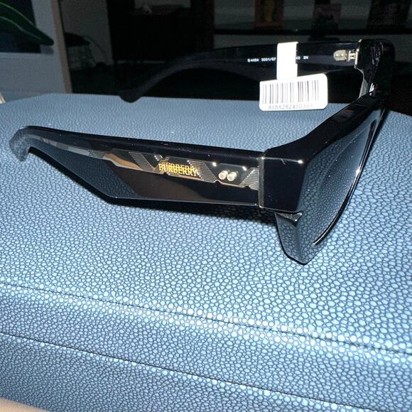 Burberry Inlaid Check Cat-eye Sunglasses Black New Gold Accents - Picture 4 of 12